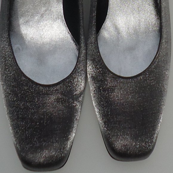 SIZE 9.5 B. Stuart Weitzman dressy satin shoes. - Picture 6 of 16